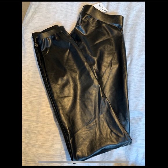 Hue Leatherette High-Rise Leggings - Picture 7 of 7